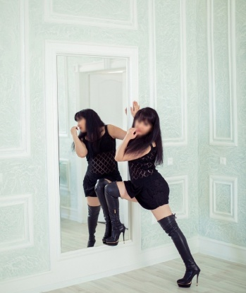 Чувственная красотка приглашает в гости для ярких и страстных встреч. Я готова исполнить все твои желания и фантазии. Позволь себе расслабиться в моих ласковых объятиях и насладиться каждым мгновением! 2277, 33 года