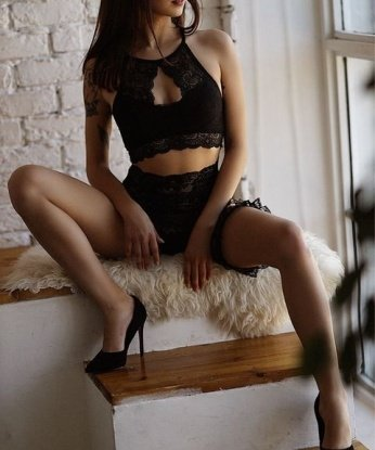 У меня есть все инструменты, чтобы сделать твои фантазии реальностью. Мои услуги включают классический секс, оральный секс, а также различные эротические массажи. Я предлагаю тебе избавиться от стресса и расслабиться в моих нежных объятиях. Ты можешь прийти ко мне в мою уютную квартиру в Москве или я могу приехать к тебе. Мои фото настоящие и без ретуши. Мои клиенты всегда остаются довольны и возвращаются ко мне снова и снова. 🌟 3547, 19 лет