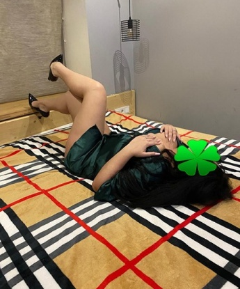 🌹 Я живу в Москве и готова принять тебя в своей уютной апартаменте. У меня есть красивые фото, чтобы ты мог оценить мою привлекательность. В моих услугах включены классический секс, оральный секс, эротический массаж и многое другое. 🌟 Наслаждайся моими изящными формами, готовыми утопиться в безграничном удовольствии. ✨ Мои постоянные клиенты оставляют самые лестные отзывы о моих услугах. Я прекрасная компания как для приятного вечера, так и для волшебной ночи. Доверься моим нежным рукам и непревзойденной страсти - я сделаю нашу встречу незабываемой! 😍💋 5015, 40 лет